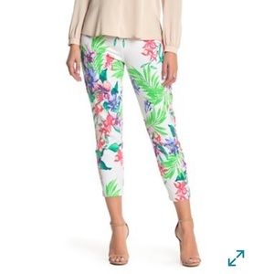 NWOT HUE Floral Jeggings
